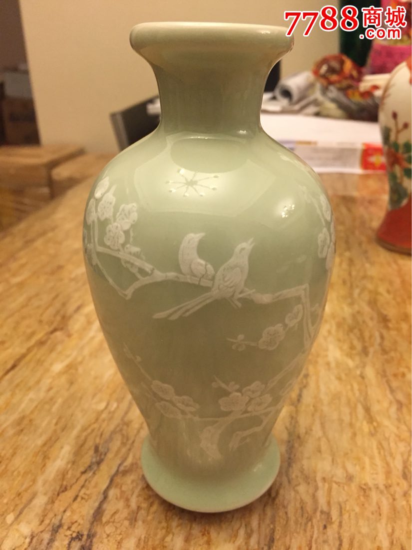 建国瓷厂手工胎青瓷堆白梅花喜鹊花篮瓶