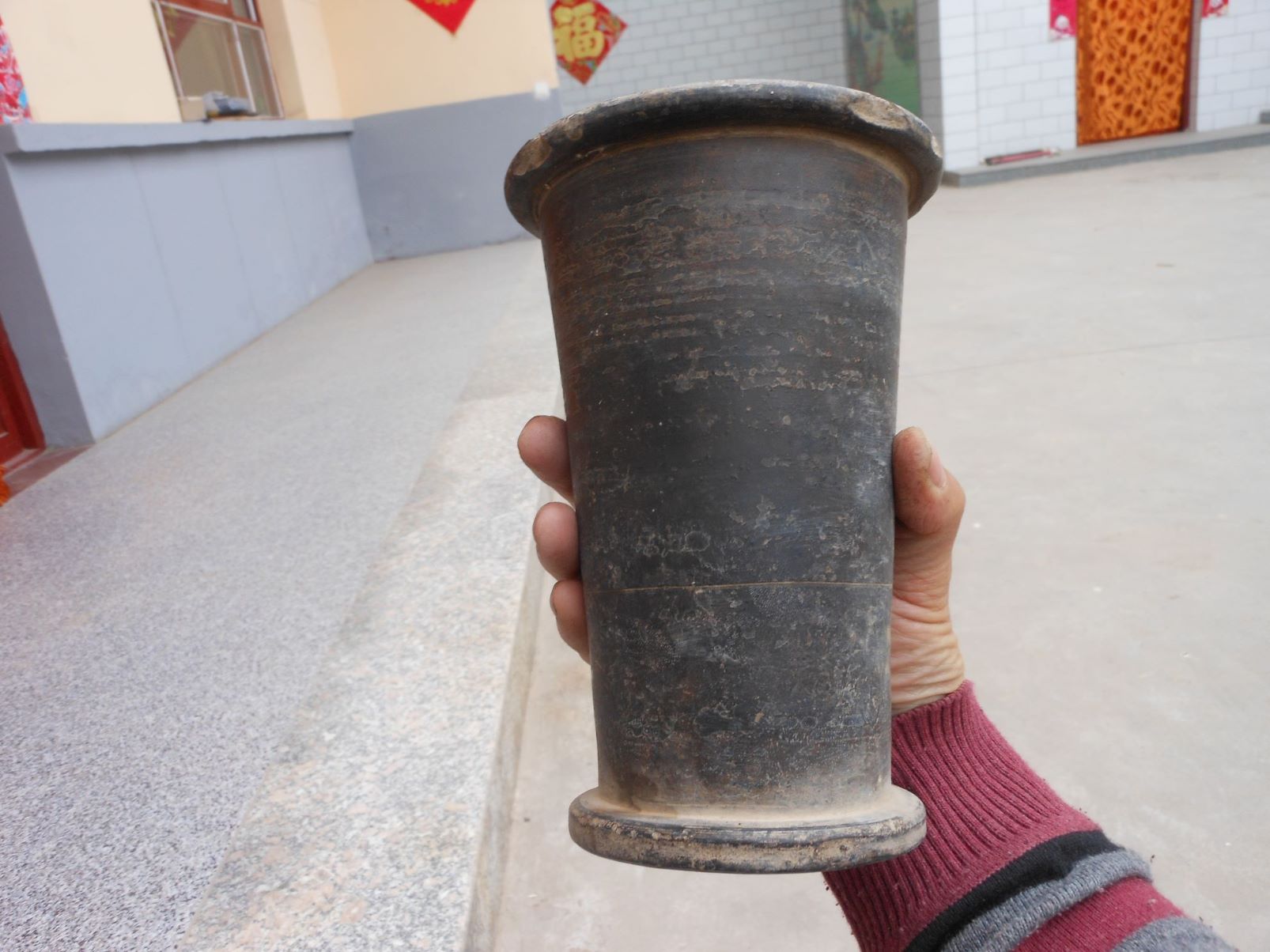 生活类一个老的陶器筷子筒19厘米13厘米10厘米略有磕碰