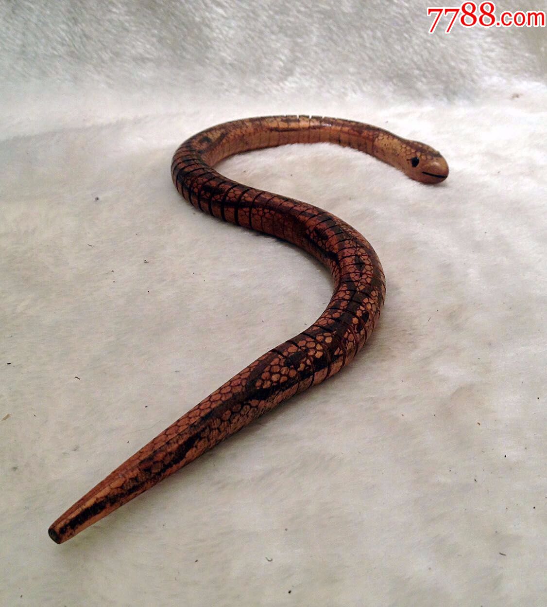 早期的竹木仿真玩具蛇