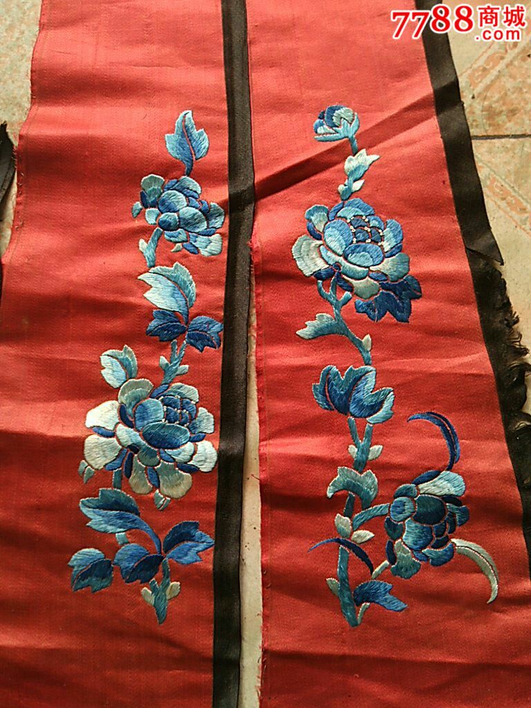 清代三蓝绣片一对