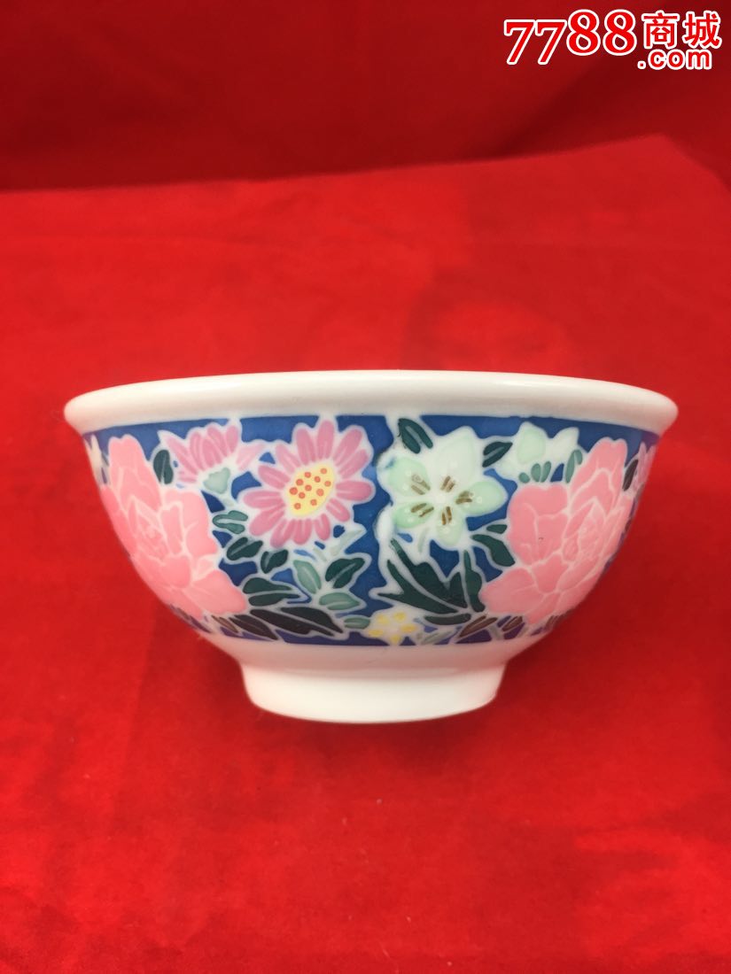 0浏览量:备注:醴陵群力瓷厂于80年代初期出品,口径9cm,手绘满花,瓷质