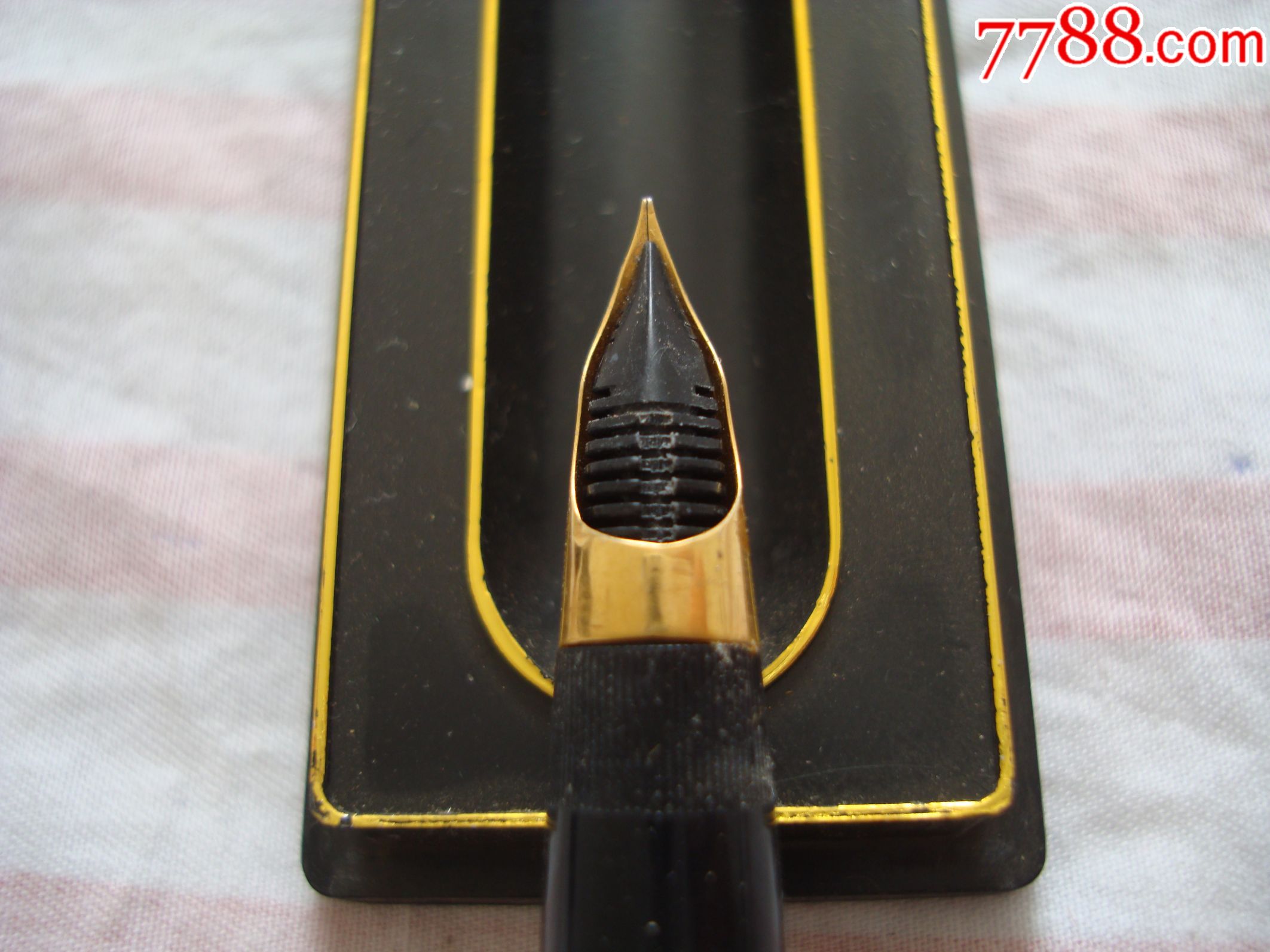 【全新未使用过】――92年无锡市中南金笔厂出品――中沪【303】――