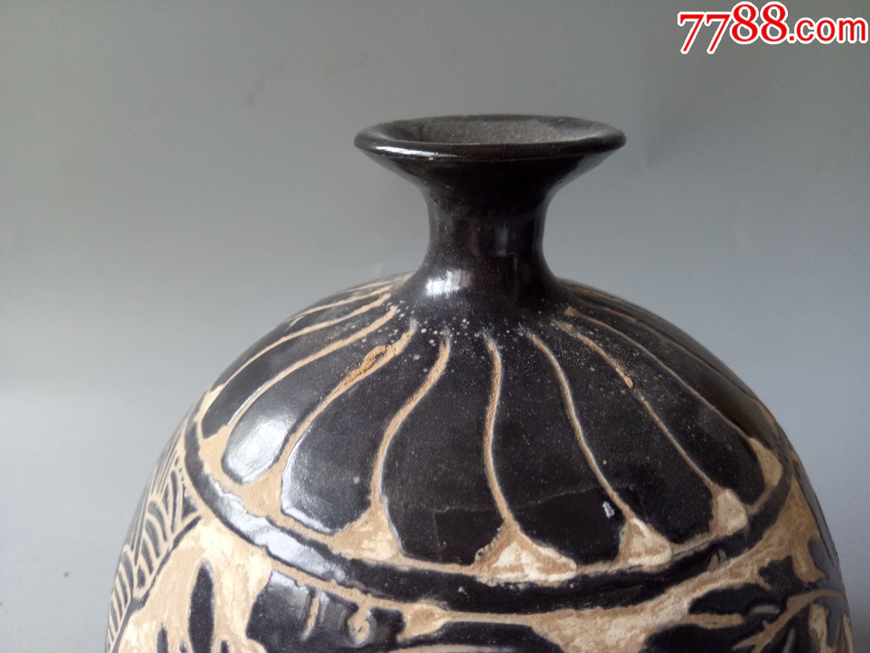 黑釉刻花瓷罐