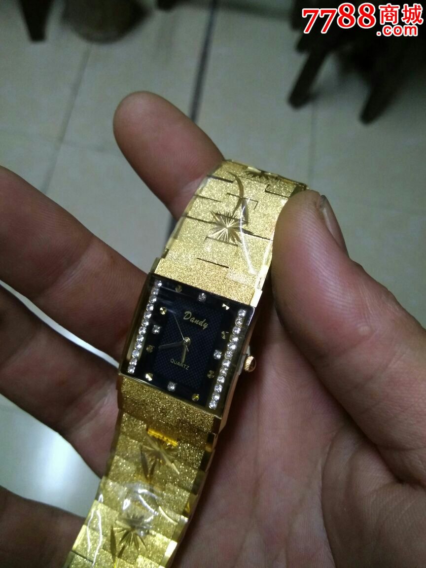 全新库存男女士黄金手表一只