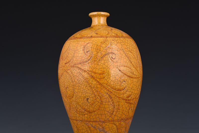 宋定窑黄釉刻画梅瓶黄定