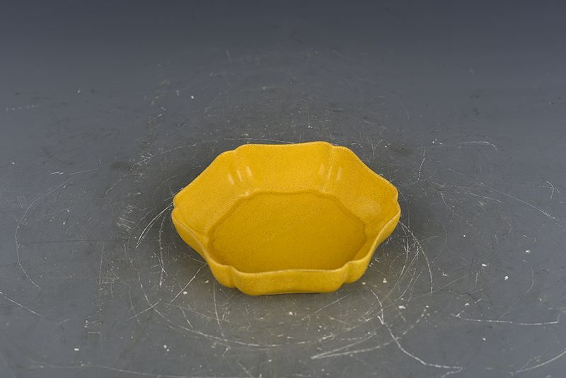 五代十国后周柴世宗柴瓷柴窑黄釉葵口洗