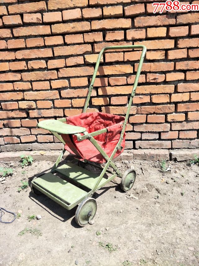 苏联折叠婴儿推车