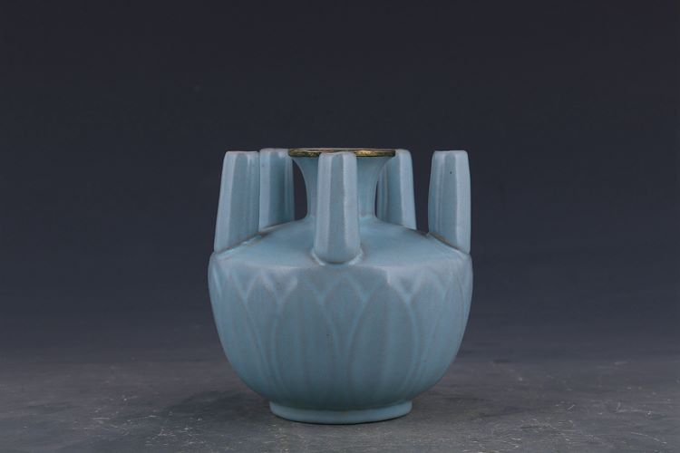 宋汝窑天蓝釉包铜口五管瓶