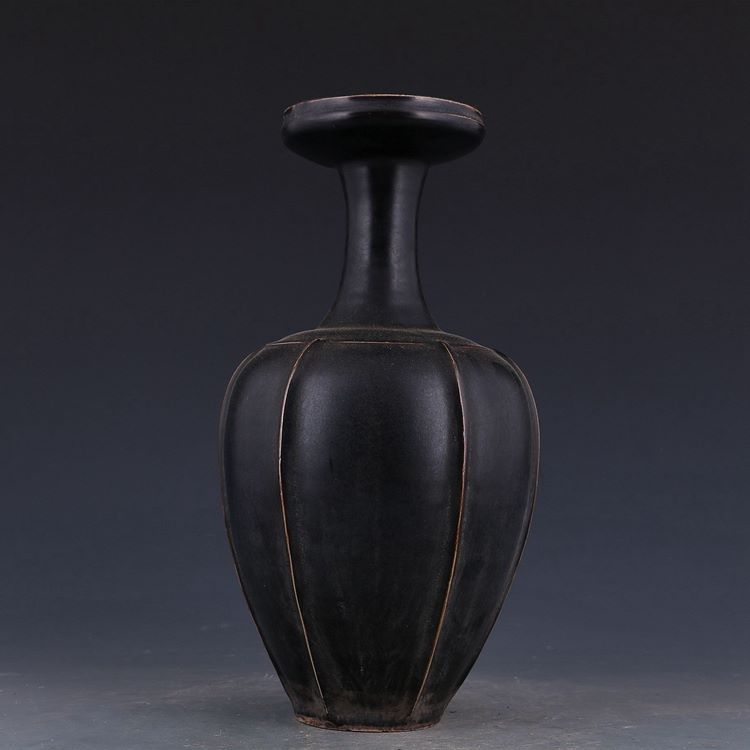 宋定窑黑釉盘口瓶