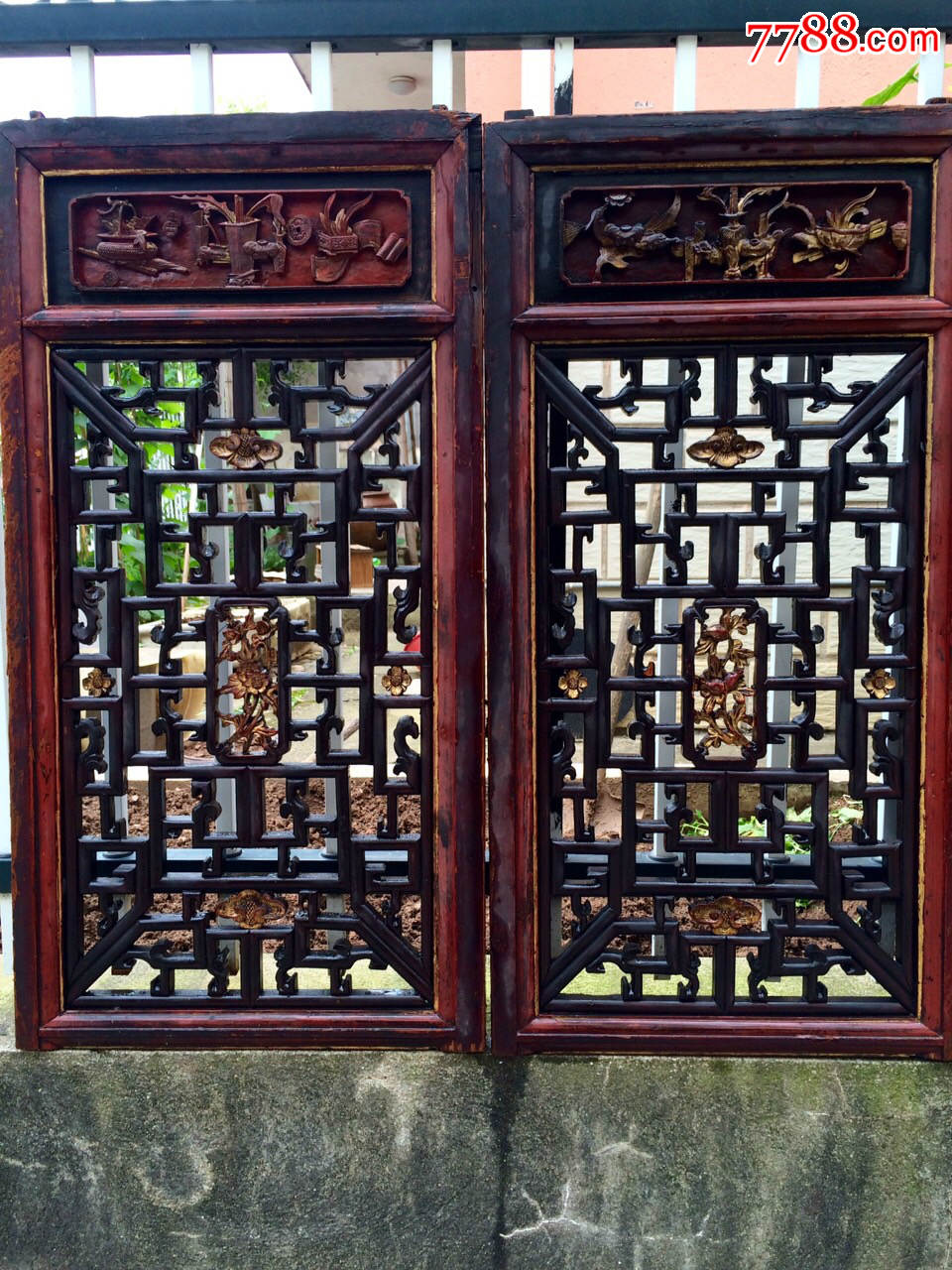 清代木雕黑底描金斗工方窗一套