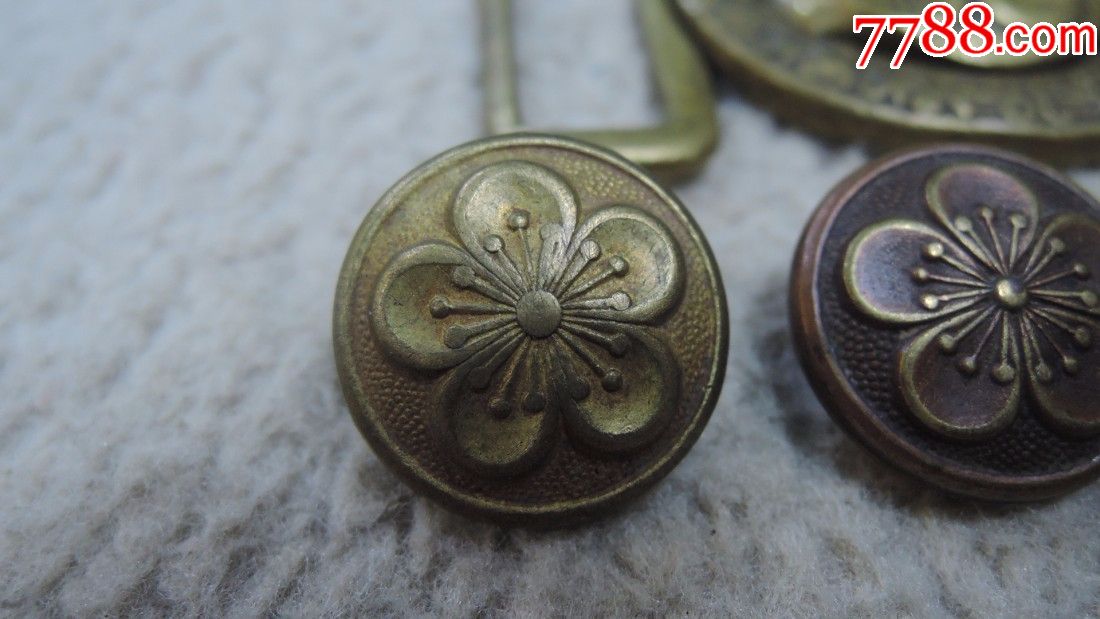 国军梅花带扣和纽扣