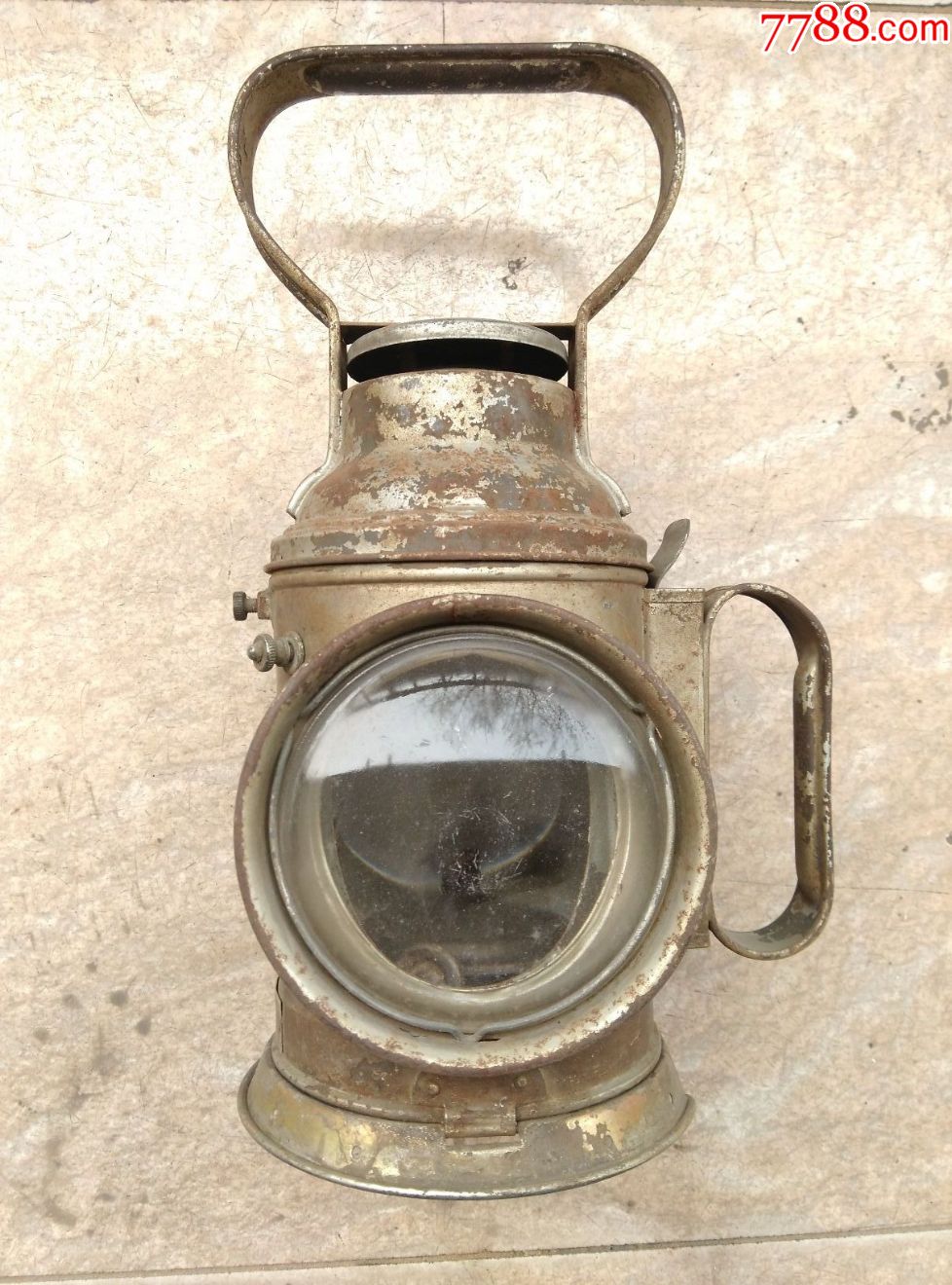 50-60年代烧煤油的红灯记里李玉和信号灯