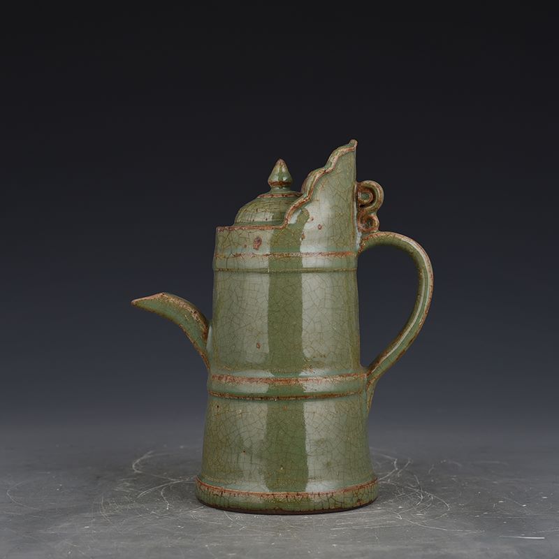 宋龙泉窑梅子青釉多穆壶