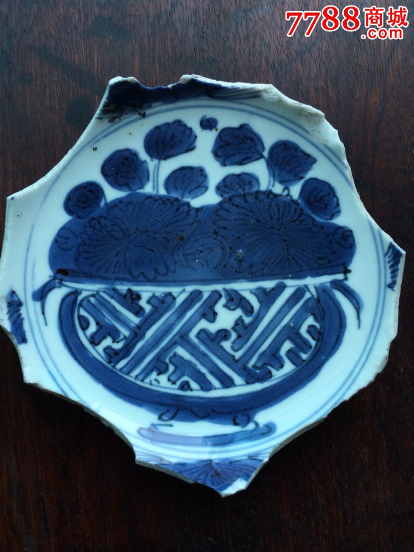 明早期青花花卉纹瓷片