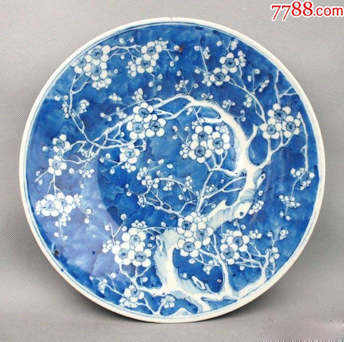 青花梅花纹大盘