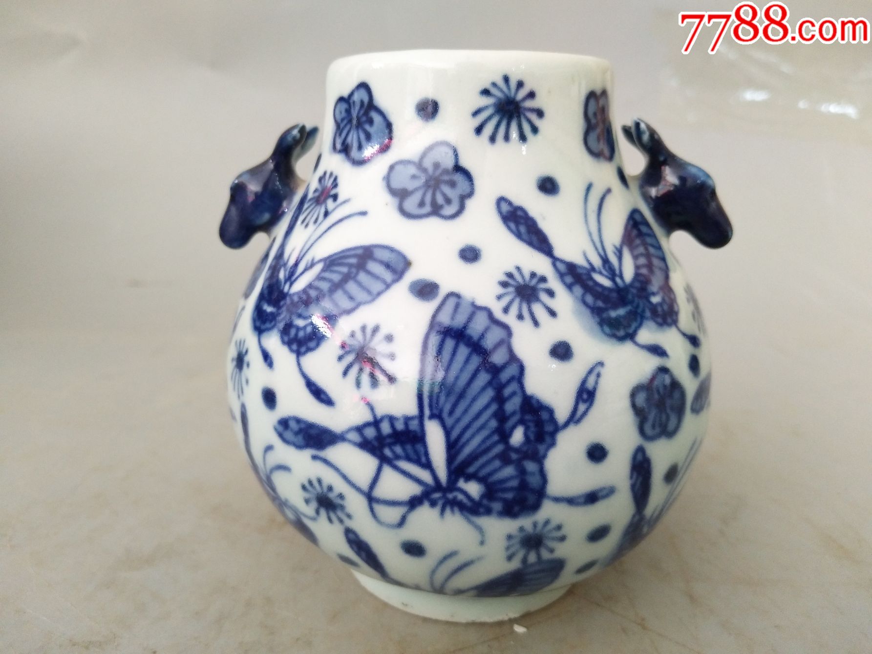 青花瓷瓶(蝴蝶)