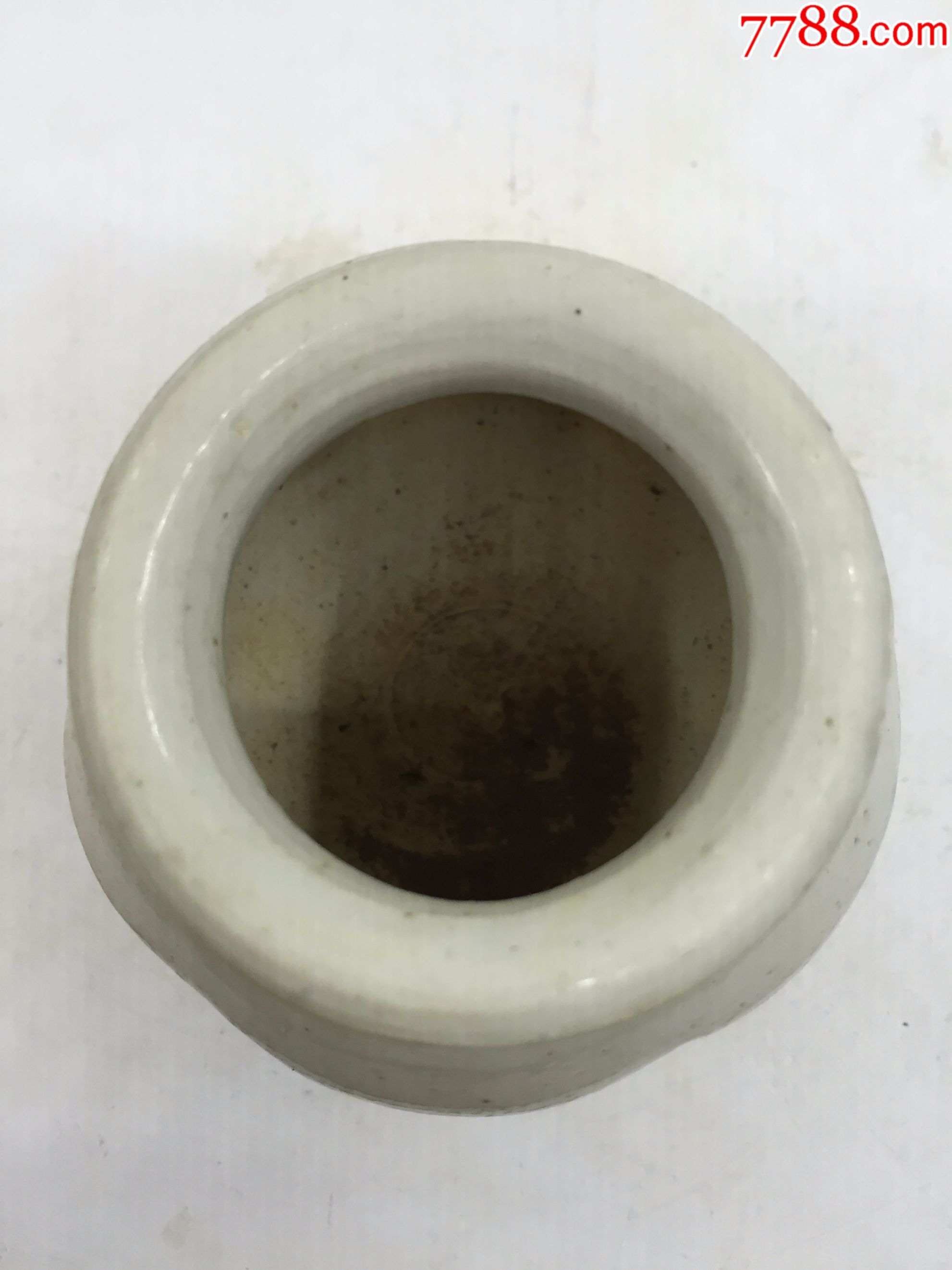 宋代甜白釉瓜棱小罐