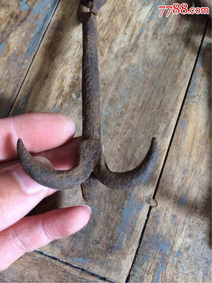 古代侠盗或者武林高手翻墙登高使用的三角钩两个,甩钩手工老铁器兵器