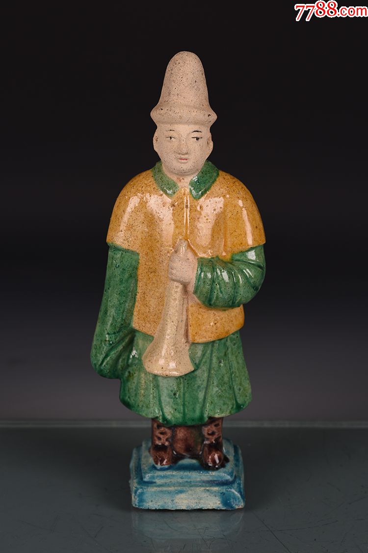 明代素三彩唢呐手佣人黄杉