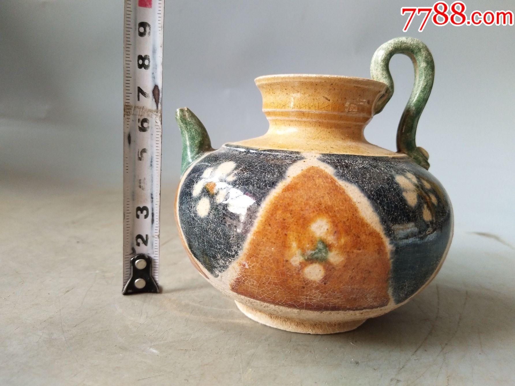 三彩瓷壶(花卉)