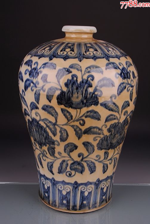 明代宣德青花苏麻离青柴窑色沁缠枝牡丹花纹梅瓶