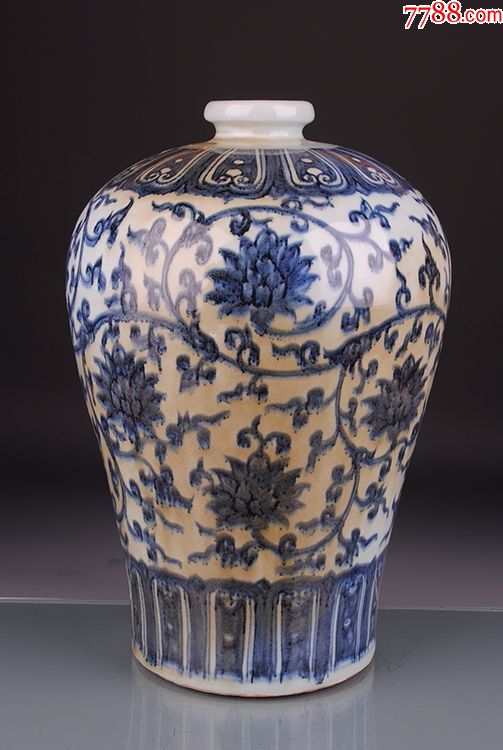 明代宣德青花苏麻离青柴窑色沁缠枝莲纹梅瓶