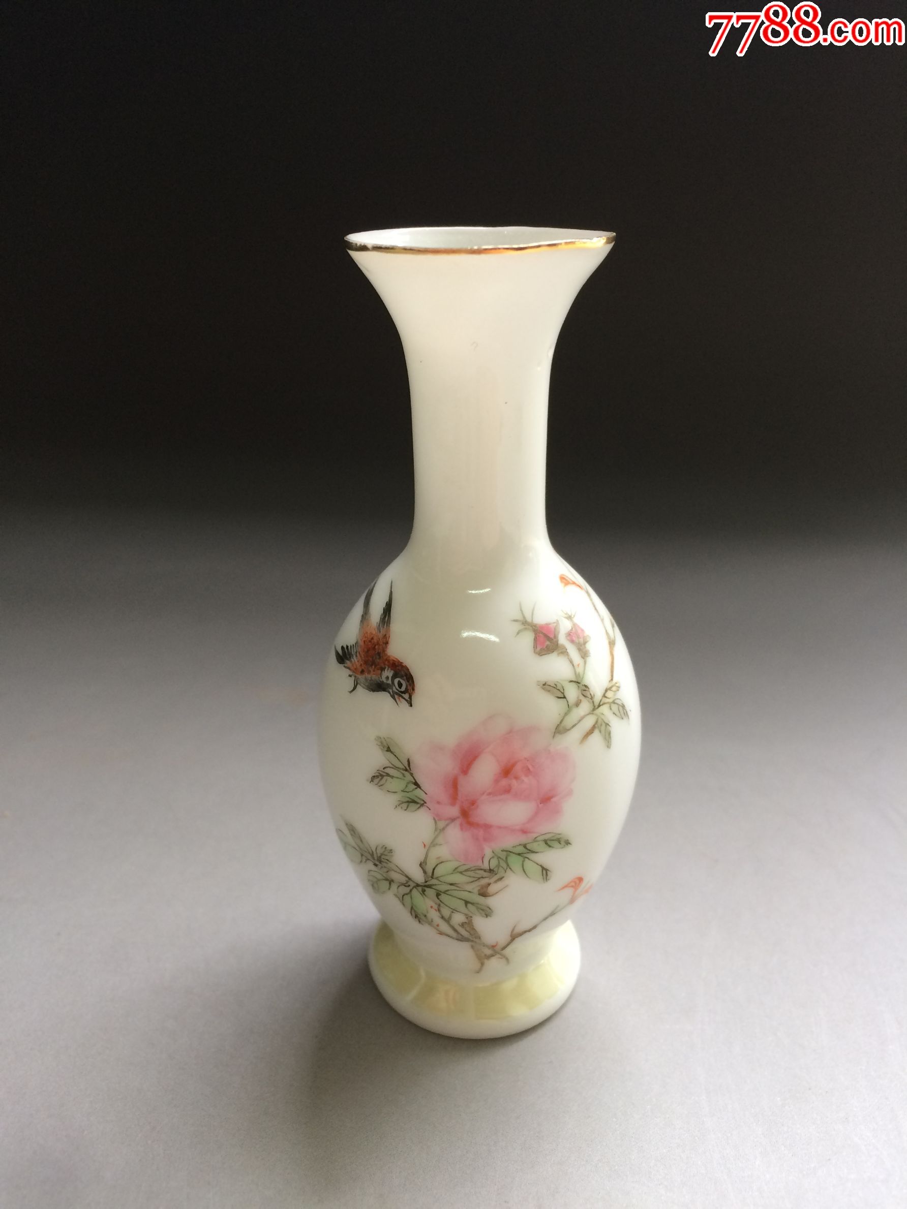 高白泥高白釉花鸟瓶