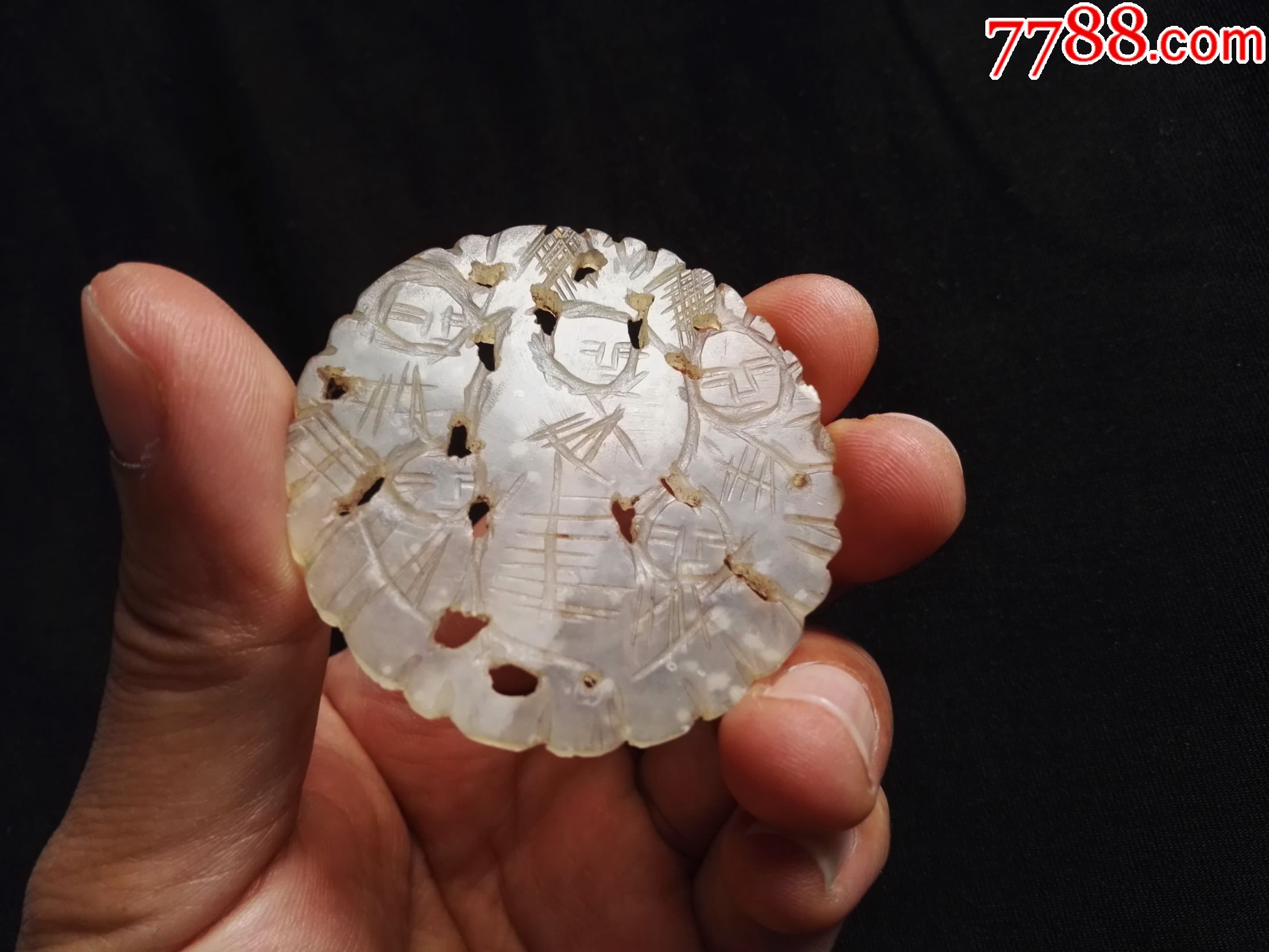 清代双面工人物玉佩