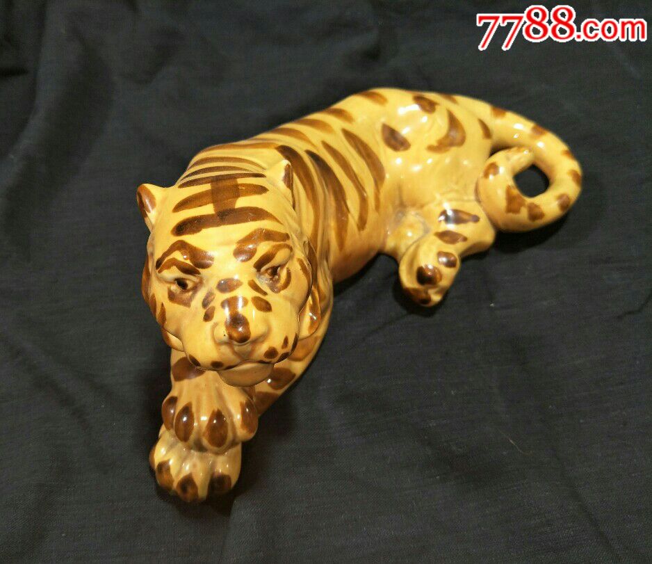 文革时期:瓷虎摆件