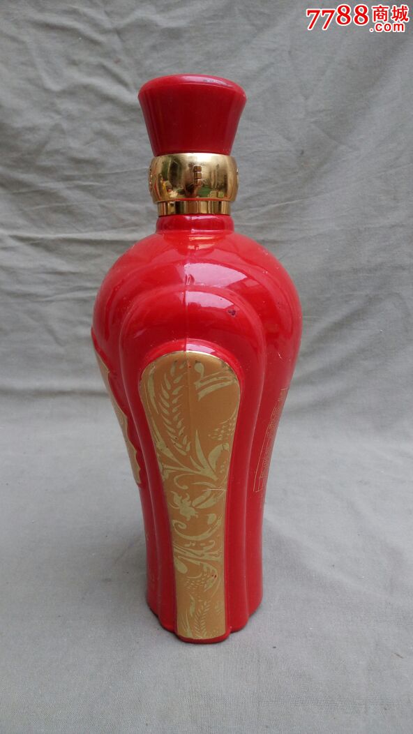 "长江一号"梅瓶造型酒瓶