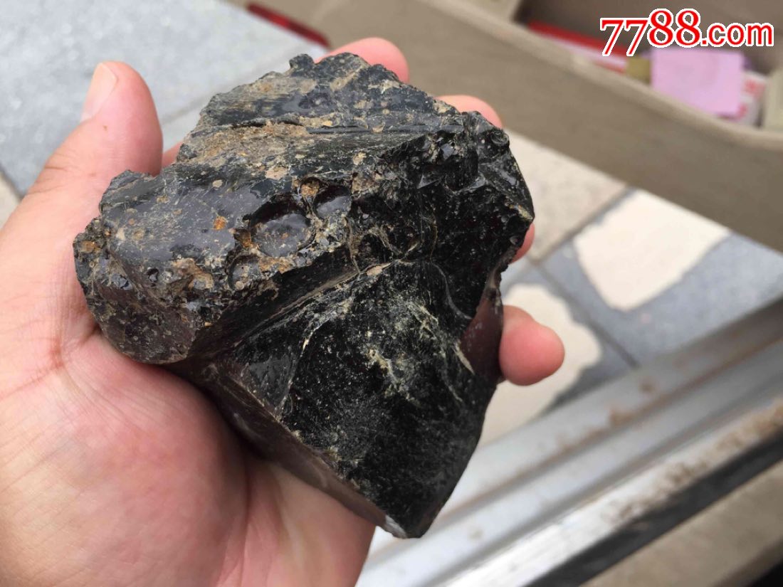 江西出土天外来客玻璃陨石,极为罕见.可制挂件.