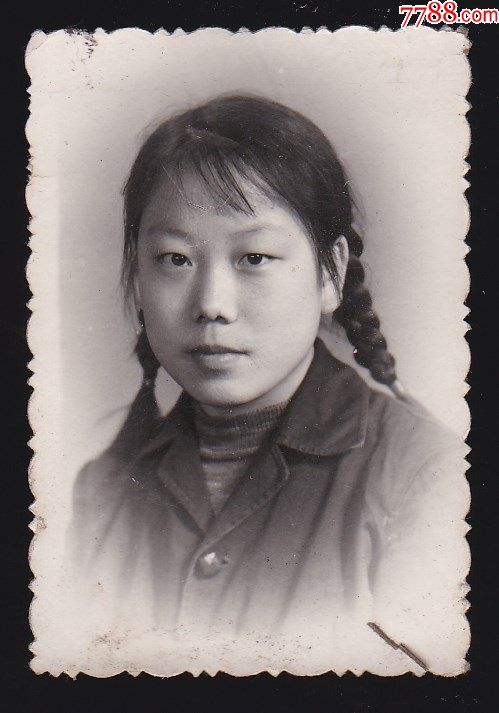 50年代学校女生个人留影