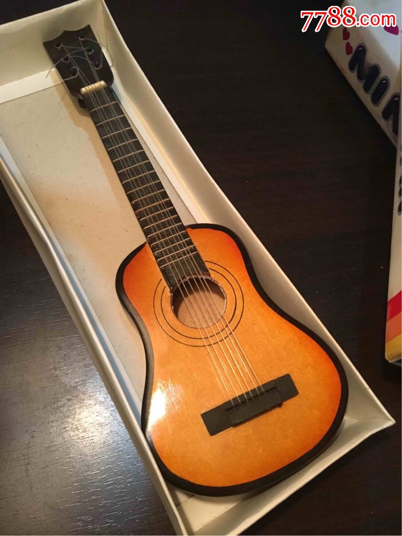 八十年代玩具吉他