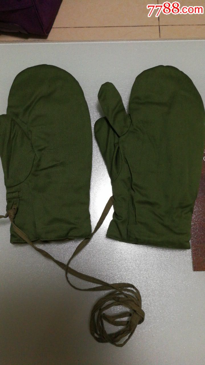 *用老式棉手套影视道具