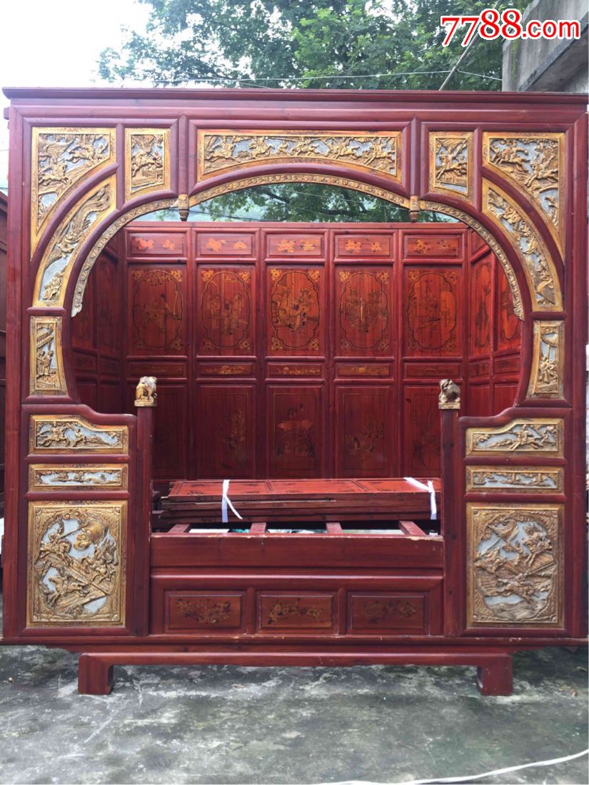 古旧鎏金雕刻架子床