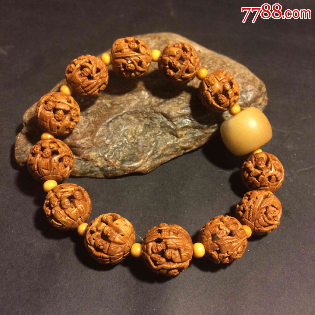 脑纹桃核精雕人物十八罗汉手串手工雕