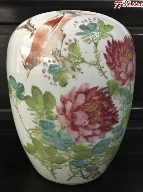 晚清己壬年义兴作粉彩花鸟冬瓜坛