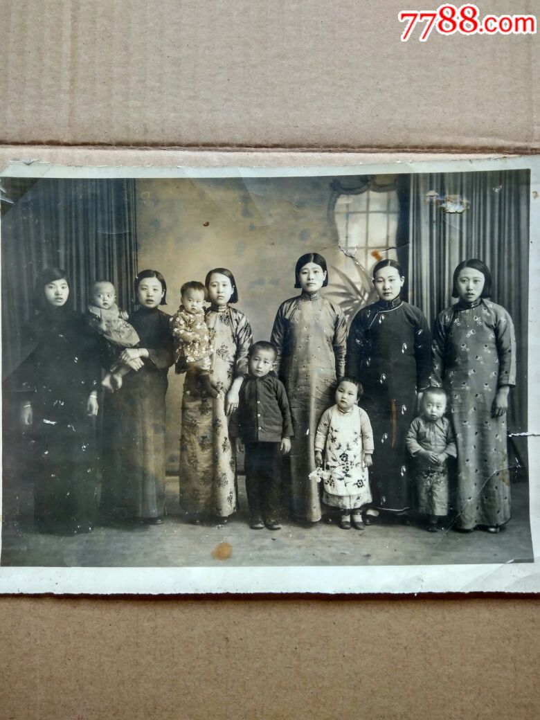 民国东北家人合影妇女儿童
