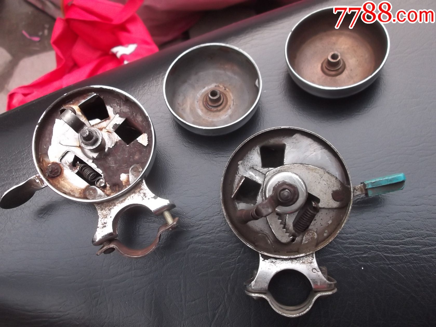 2个老自行车车铃