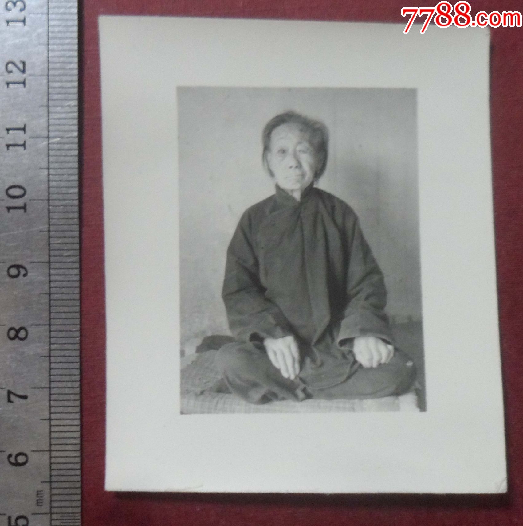 盘腿的老太,表情包