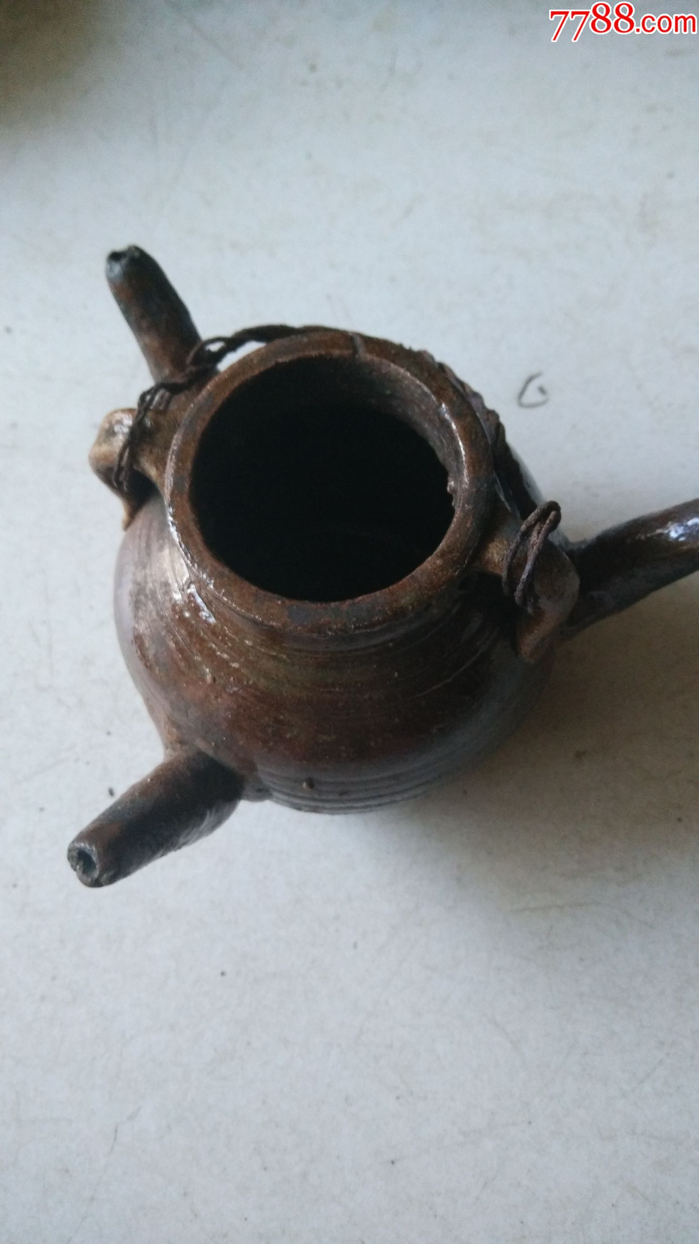 清代酱釉三嘴油灯