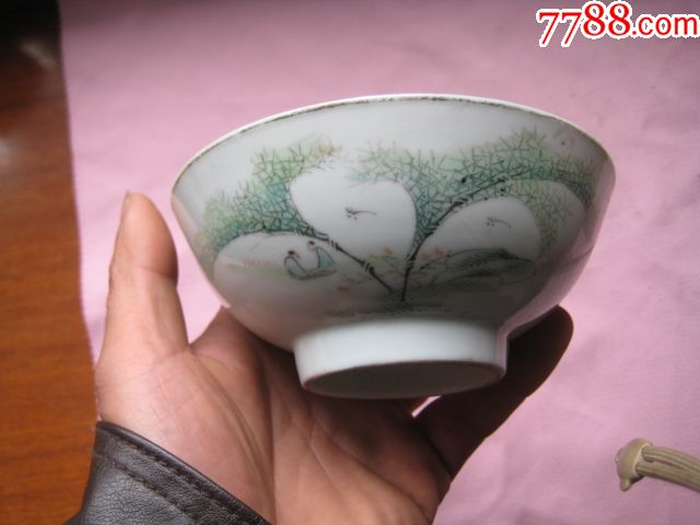 一个漂亮少见的民国上海鸿康祥出品的浅降彩瓷碗