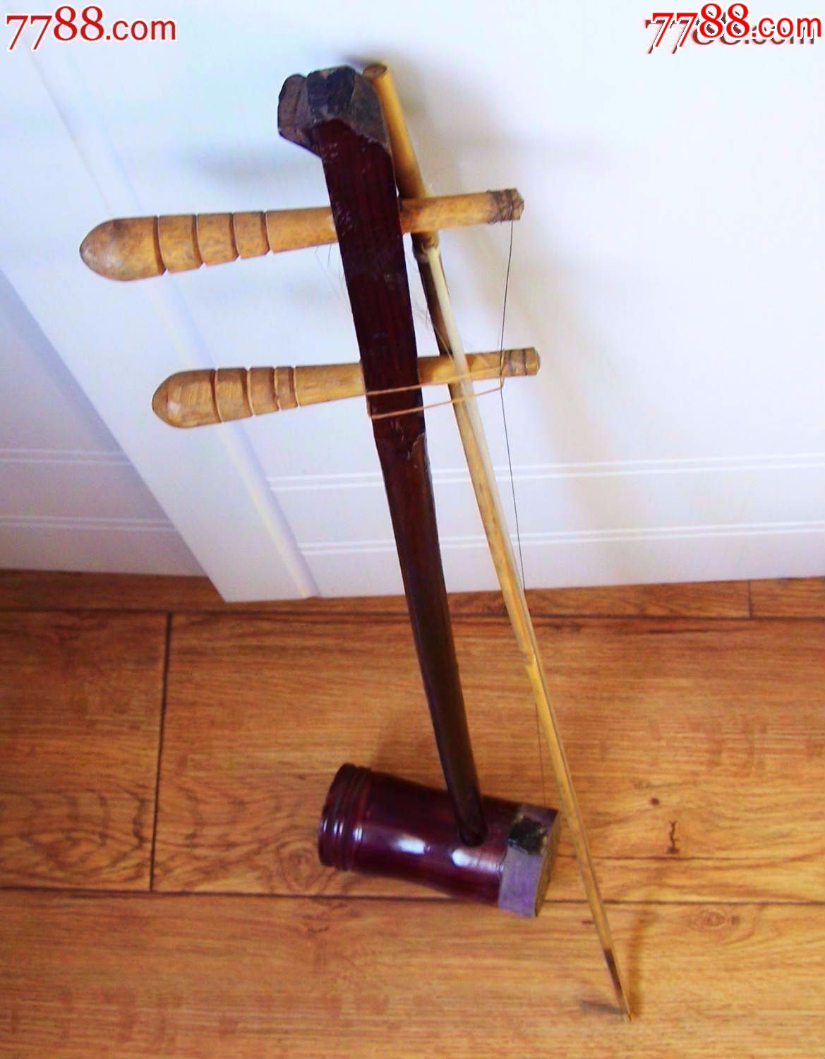 七十年代,精品二胡,蛇皮面,马尾弦,木质好,进本未用,完好,点图可放大