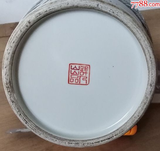 何许人款雪景人物双耳盘口瓶