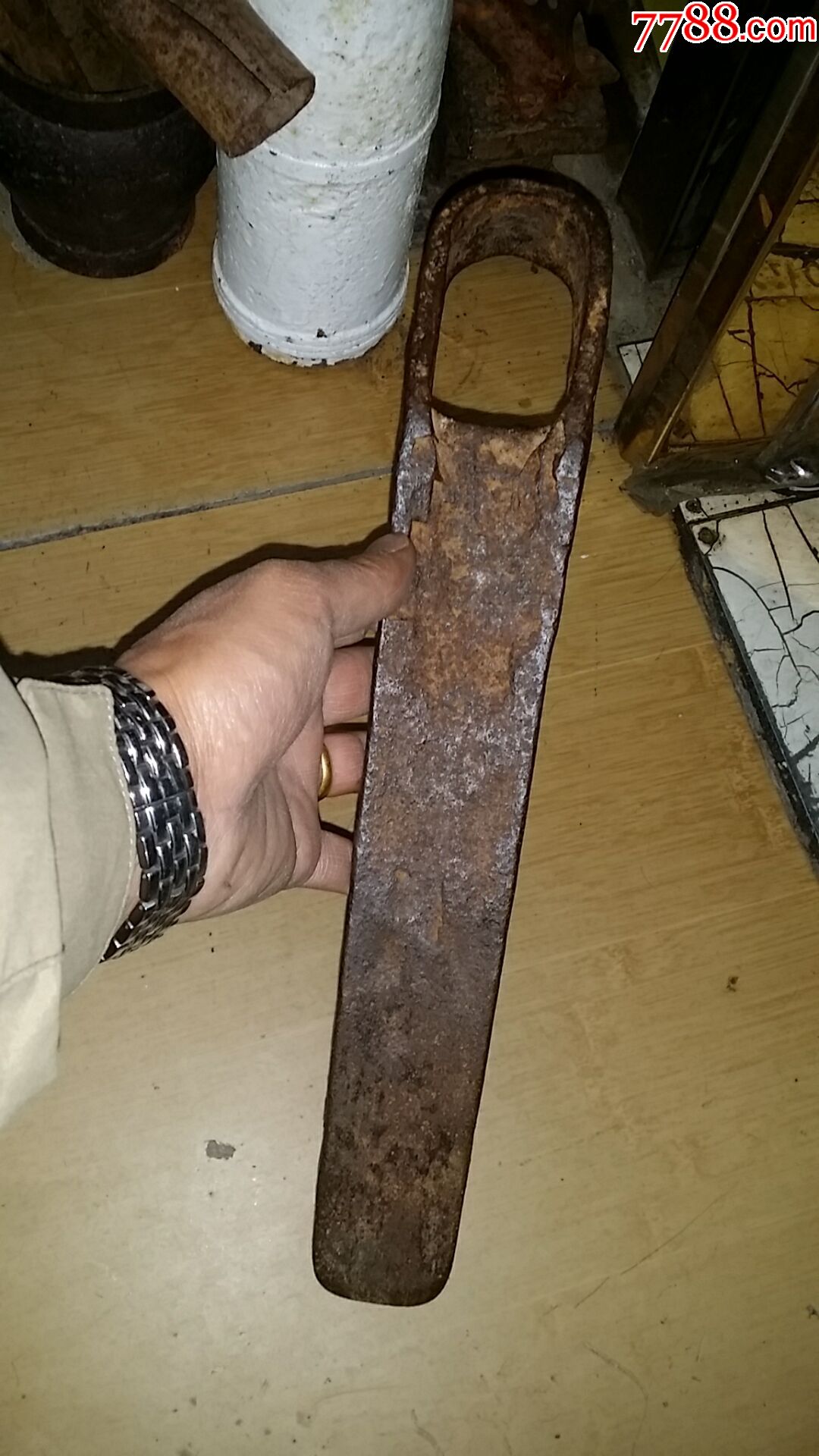 满洲国时期鬼子开拓团使用的又长又细的撅头