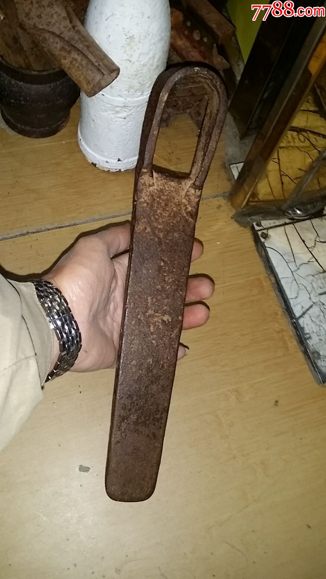 满洲国时期鬼子开拓团使用的又长又细的撅头