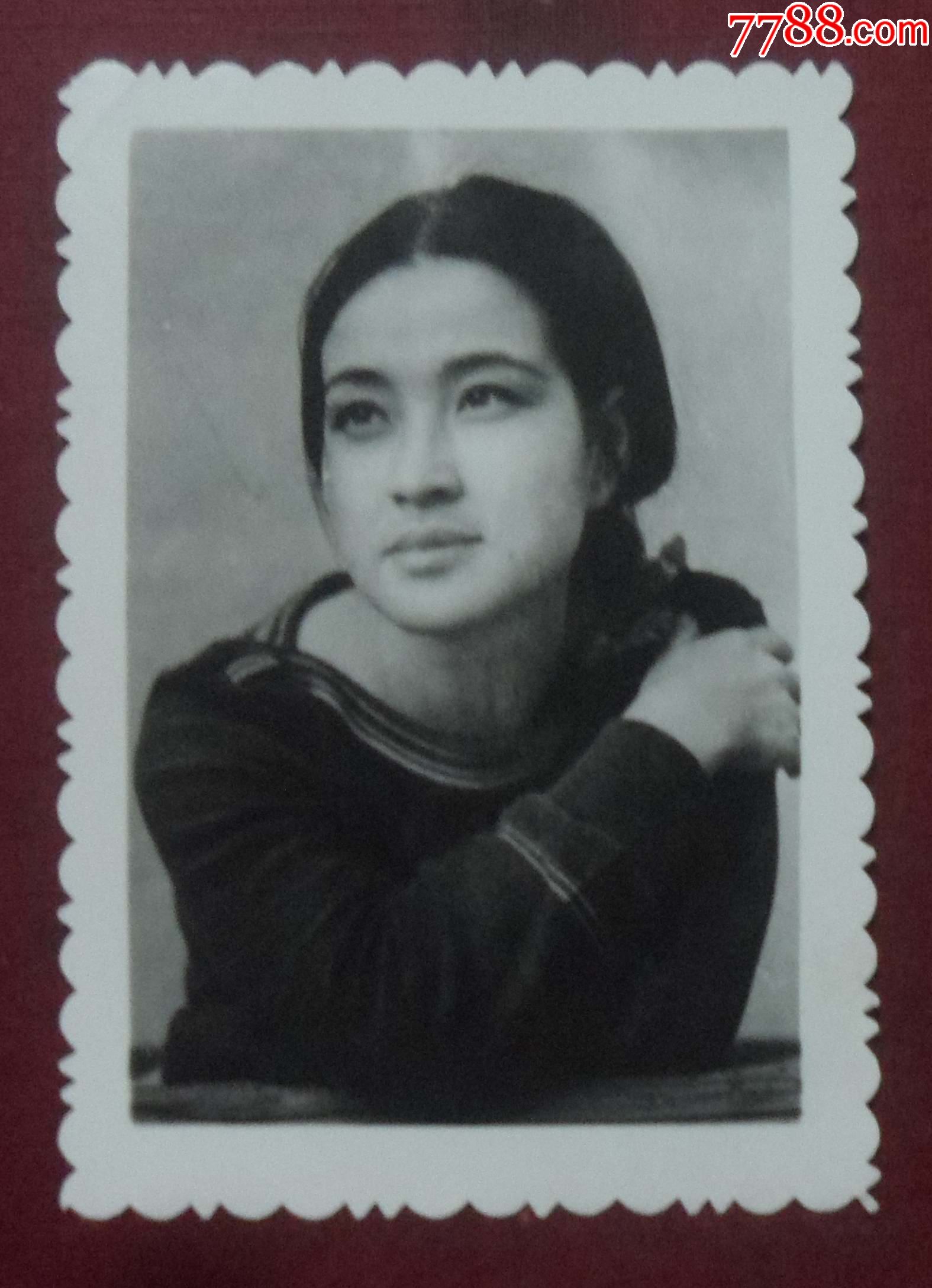 刘晓庆年轻黑白照片图片