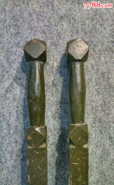 清代木雕秦琼双锏造型精致雕工一流