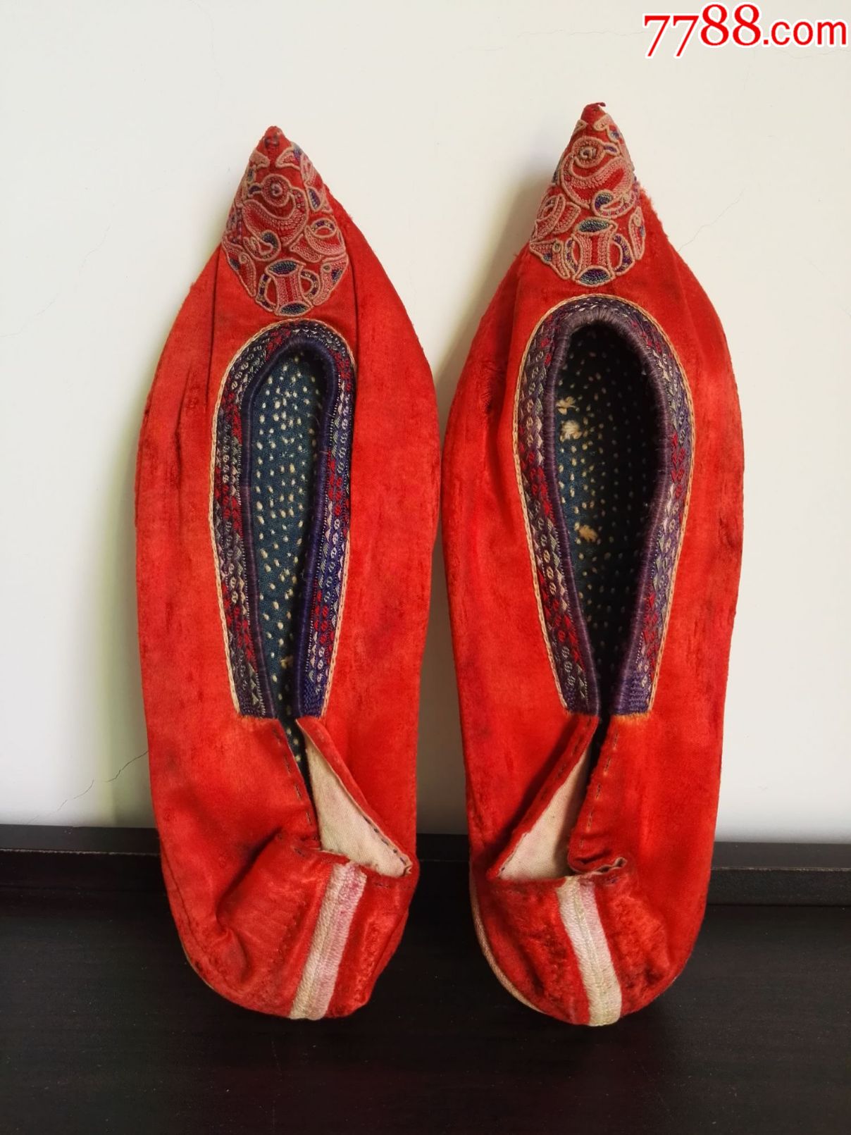 清代打籽绣绸布面绣花鞋一双