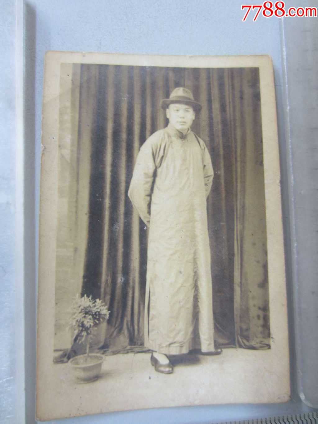 穿长袍的男人(老照片)